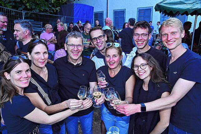 Bild 2: Die Narrozunft erwies sich wieder als perfekter Gastgeber beim Sommerfest im Spitalgarten.