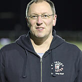Zu klein oder zu untrainiert sein ist für Trainer Häringer keine Ausrede, nicht beim Football-Training mitzumachen. Jeder könne dabei ...