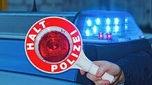 Bei einer Polizeikontrolle auf der Autobahn wollen die Beamten einen 45-Jährigen kontrollieren, der aber flüchtet.