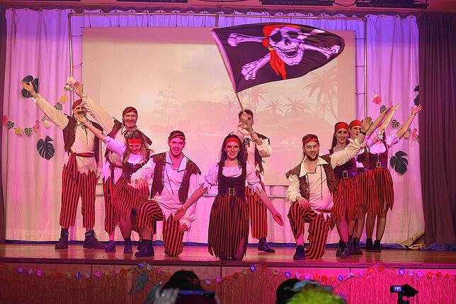 Der Abschluss einer tollen Premiere vom gemischten Ballett der Wolfbach-Rolli beim diesjährigen Rolli-Ball.