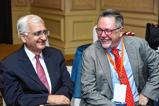 Der frühere indische Außenminister Salman Khurshid (links) mit Peter Rimmele.