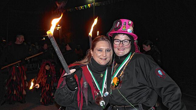 Die Teuringer Johle sind erweckt: Zunftmeisterin Sandra Diesch (rechts) und ihre Vize Sabrina Bucher freuen sich auf die anstehende ...