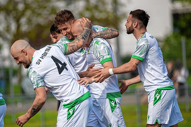 Bild 1: SV Herten setzt sich mit 4:2 gegen den FC Rot-Weiß Weilheim durch &ndash; und wir haben Bilder!