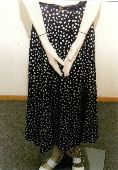 Diese Kleidung hat das Mordopfer 1997 laut Polizei getragen.