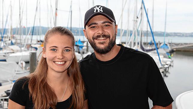 Bild 18: Endlich wieder Hafenfest! Trotz Wetterumschwung ist die Stimmung am ersten Tag hervorragend
