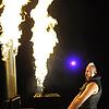 So kennt man Feuerkünstler Hannes Schwarz schon vom Triberger Weihnachtszauber, wie er voll in die Tasten seiner feuerspeienden Orgel ...