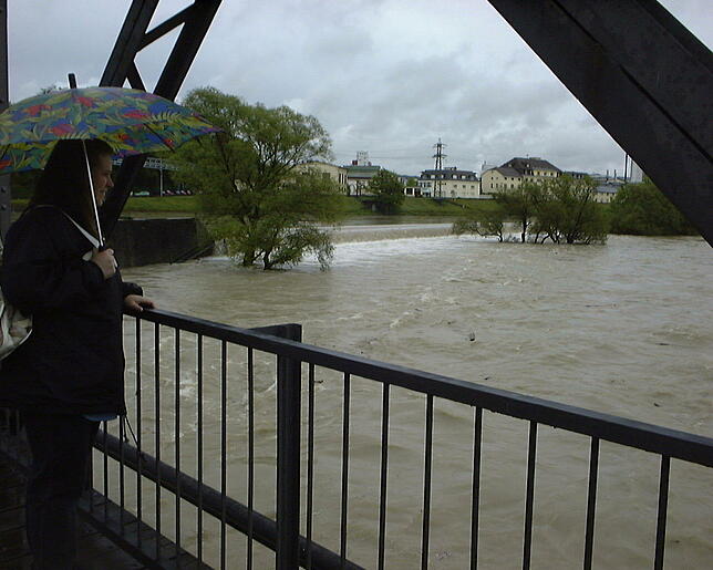 Bild 7: Als vor 20 Jahren der Rhein durch das Hotel Schiff floss: Spektakuläre Fotos vom Hochwasser in Rheinfelden