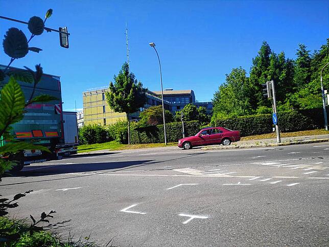 Bild 4: Nach Verkehrsunfall in der Albrechtstraße &ndash; Autofahrer mit schweren Verletzungen ins Krankenhaus geflogen