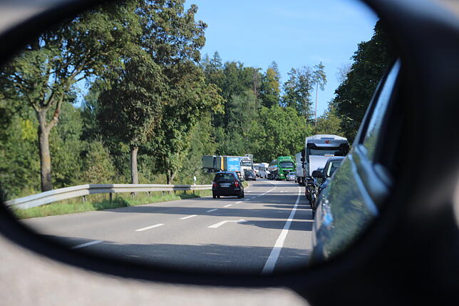 Für Auto- und Lasterfahrer heißt es an diesem Tag: Geduld über.