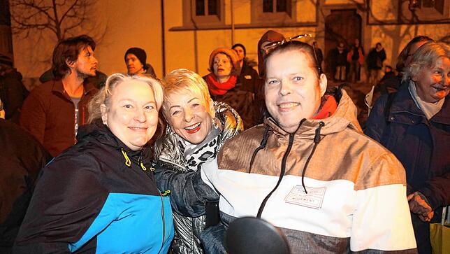 Bild 21: Die Fasnacht wird verbrannt. Hunderte Narren nehmen in Konstanz Abschied