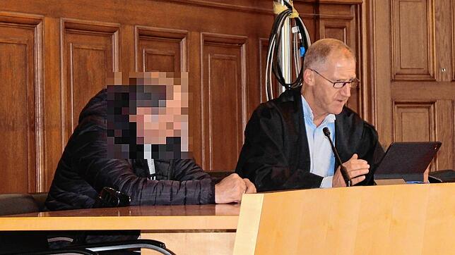 Der Angeklagte mit seinem Verteidiger Bernhard Mußgnug in der Verhandlung.