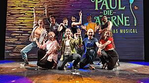 Ein Teil des Ensembles für das neue Musical steht: Amelie Schoo (hinten von links), Christian Gwerder, Irene Peios, Melina Stauffer, ...