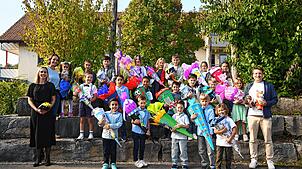 In die Familienklassen in Wutöschingen gehen 23 Kinder, Klassenlehrer sind Fr. Mareen Barthel, Fr. Myriam Meier und Hr. Dominik Scherer ...