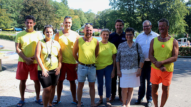 Zufrieden geht das Schwimmbad-Team in die Winterpause (von links): Paolo Rizzo, Ramona Schwald, Avni Djemaili, Florian Rizzo, Pia Kreml, ...