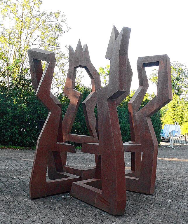 Geometrisch: Das Stahlobjekt &bdquo;La famille&ldquo; von Gillian White.