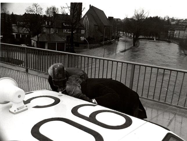 Eine Naturkatastrophe im Jahr 1990. Die Brigach wird beim Jahrhunderthochwasser zu einem bedrohlichen Strom.