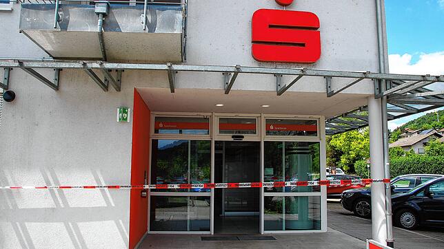 Die Bankfiliale in Eggingen am 27. Juli 2022: Nach einem versuchten Banküberfall ergriff der Täter die Flucht. Nun wurde die Sache ...