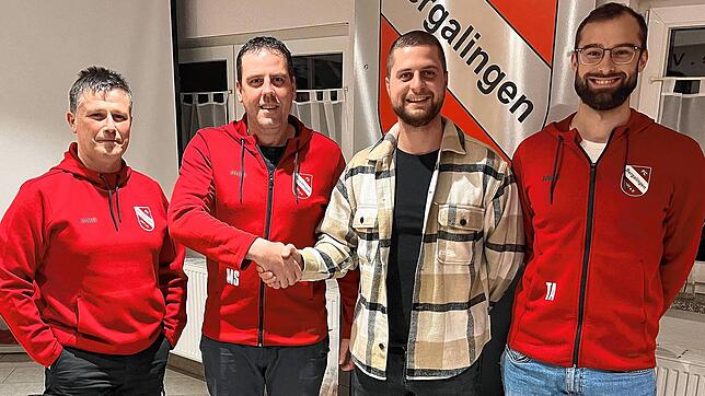 Ab ins fünfte Jahr: Beim FC Bergalingen hat Trainer Matthias Hertweck (Zweiter von rechts) bereits für die Saison 2025/26 zugesagt. ...