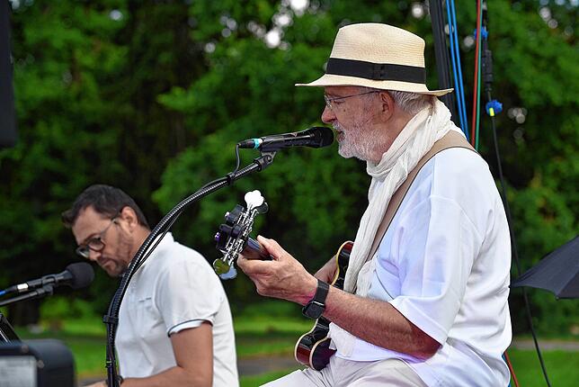 Bild 11: Französisches Picknick ganz in Weiß im Donaueschinger Schlosspark