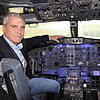 David Dornier im Cockpit der Landshut.