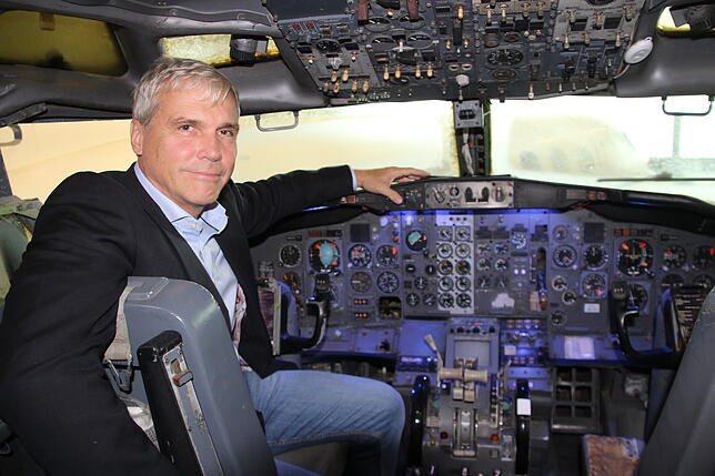 David Dornier im Cockpit der Landshut.