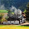 Der Hölzlehof außerhalb von Fützen am Tag nach dem Großbrand. Derzeit ermittelt die Staatsanwaltschaft wegen der Brandursache.