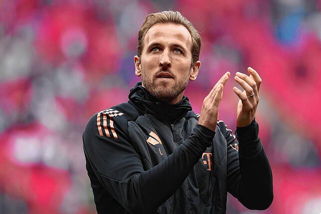 Münchens Harry Kane applaudiert nach dem Spiel.