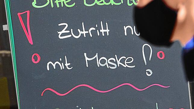 Ohne Maske in Geschäfte, das ist schon lange nicht mehr vorstellbar &ndash; weder in Deutschland, noch in der Schweiz. Ganz ...