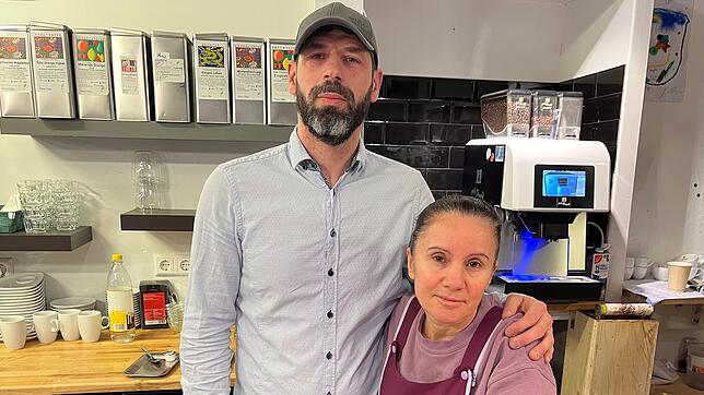 Julien Gonzalez gibt sein französisches Café in der Villinger Innenstadt auf. Seine Mitarbeiterin Resmie Selimai sei für ihn wie eine ...