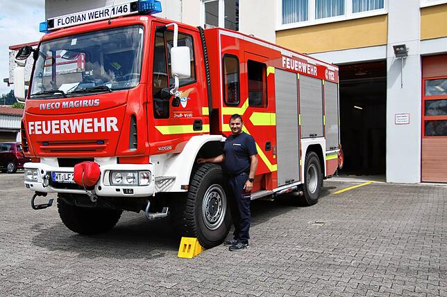 Nicolo Bibbo vor der Wehrer Feuerwehrwache.