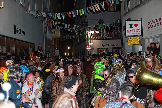 Bild 8: So glückselig wird am Rosenmontag in Konstanz weitergefeiert