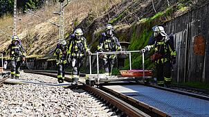Bild : Schwarzwaldbahn: 250 Einsatzkräfte proben Ernstfall im Sommerauer Tunnel