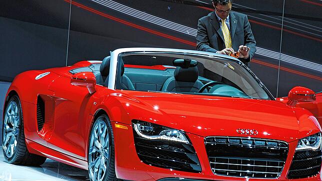 Für manche die Speerspitze des Automobilbaus, für andere eine unnötige Luxus-CO2-Schleuder: Ein Audi R8 Spyder steht auf der ...