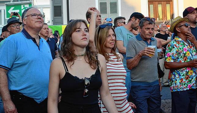 Bild 15: Feiern, Spaß und Laune beim dritten Konzertabend des Markdorf Open-Air 2025