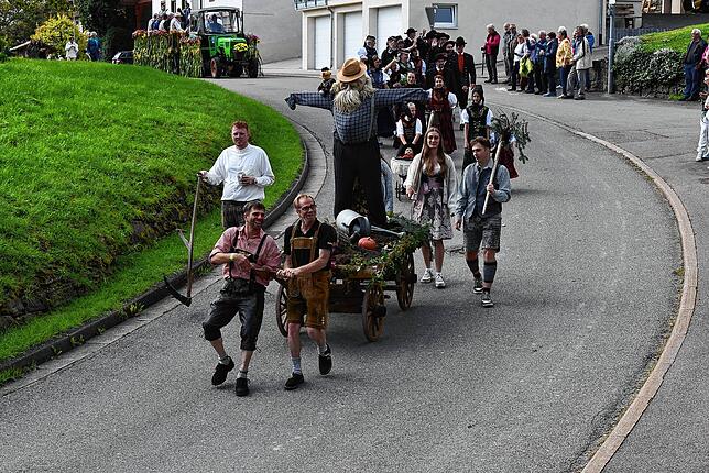 Bild 11: 50-jähriges Jubiläum: Erntedankumzug in Berau
