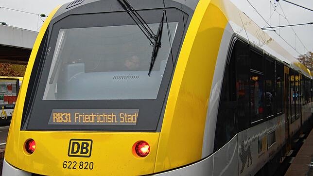 Die Regionalbahn RB 31 zwischen Radolfzell und Friedrichshafen bindet auch Ludwigshafen an die beiden Städte an. Die Gemeinde bemängelt ...