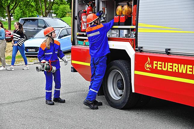 Bild 14: Goßer Andrang beim Feuerwehrfest