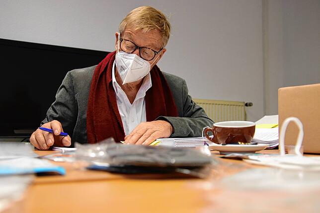 Gutachter und Maskenexperte Roland Ballier sieht bei der Filterung vieler FFP2-Masken ein Problem. Grund dafür ist laut ihm die ...