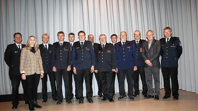 Ehrungen und Beförderungen bei der Feuerwehrabteilung Schwandorf (von links): Fritz Frey, Bürgermeisterin Marina Jung, Wolfram Nestel, ...