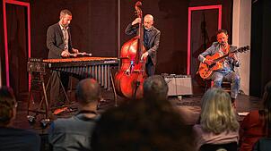 Bild : Seelenmassage zum Wochenstart – Das Jörg Enz Trio in der Basilika Singen