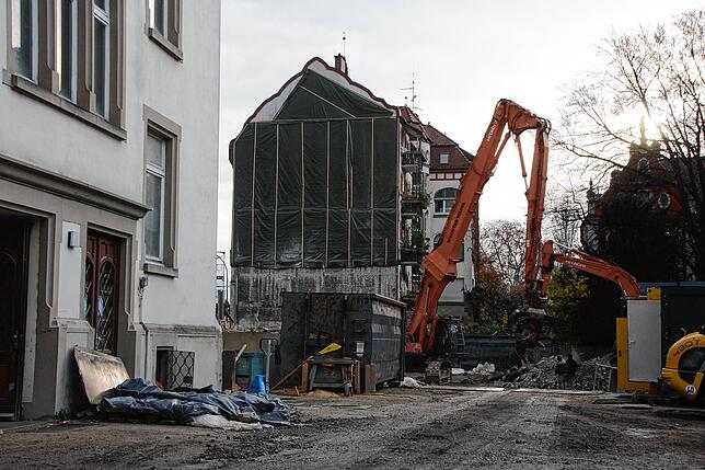 Die Abbrucharbeiten auf dem ehemaligen Schulgelände Zoffingen in der Niederburg sind fast abgeschlossen. Jetzt beginnt für den Bauherrn ...