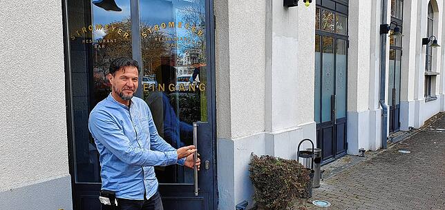 Hereinspaziert: Dusan Ciric vor dem Haupteingang der Bleiche.