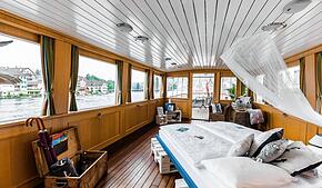 Von den Wellen in den Schlaf geschaukelt werden: Das können Gäste, die das MS Konstanz mieten. Es liegt im Hafen von Schaffhausen.