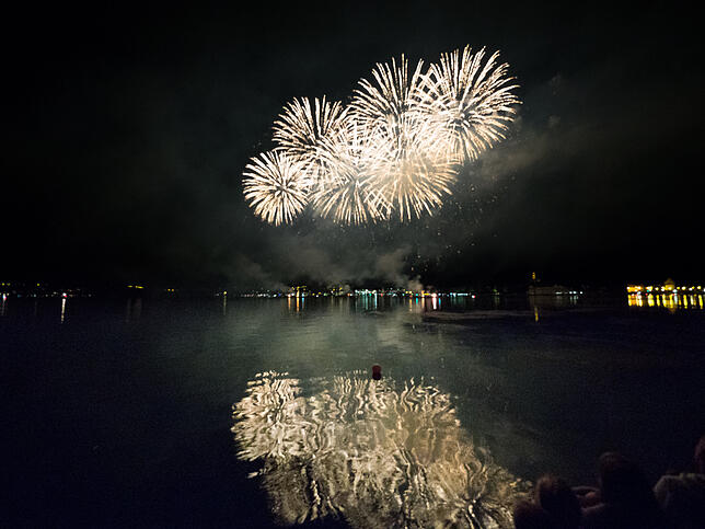 Bild 8: Das Seenachtfest-Feuerwerk vom Logenplatz am Yachthafen: Das Finale in Bildern