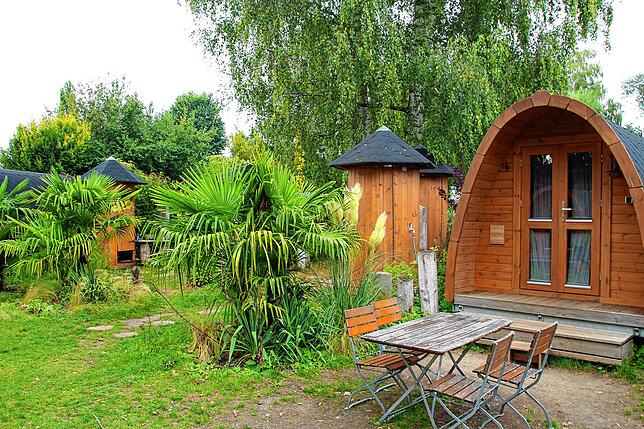 Das urige und beliebte Fischerdorf auf dem Campingplatz Allensbach.