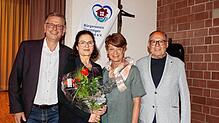 Die Schauspielerin Barbara Auer (Zweite von links) las zum zehnjährigen Bestehen des Bücherzimmers in Überlingen am Ried. Neben ihr (von ...
