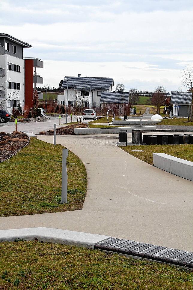 Der Angerplatz im neuen Wohngebiet Markdorf-Süd. Er ist mit einem so genannten Possehlbelag versehen, der sich farblich vom umgebenden ...