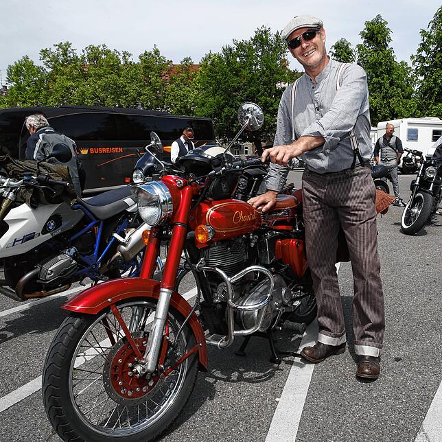 Jochen Gloger kam extra aus Laupheim mit seiner Royal Enfield, Baujahr 1979, nach Konstanz gefahren.