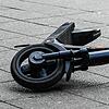 (Symbolbild) Am Wochenende ist ein 79-Jähriger in Wallhausen mit einem elektrischen Roller gestürzt.