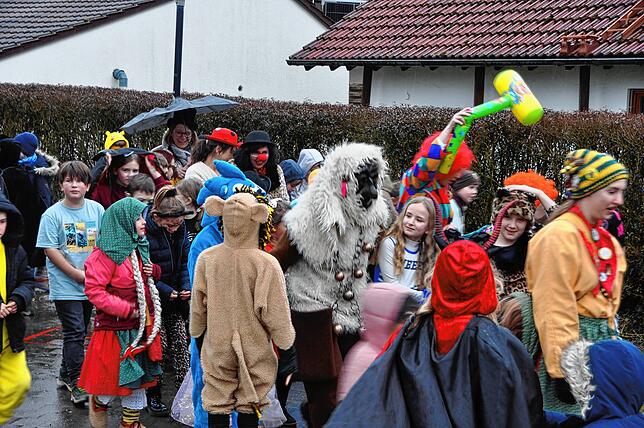 Bild 4: Fasnacht in Leimbach: Grundschüler befreit! Die schönsten Bilder der Narrenaktion im Überblick